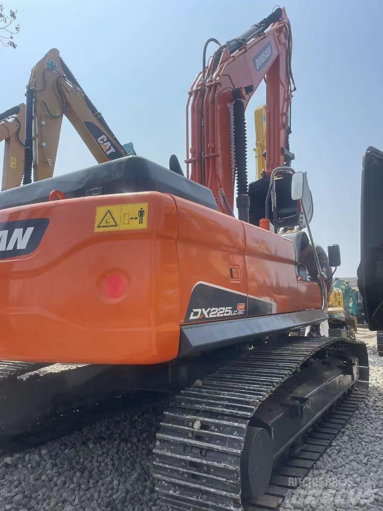 Doosan DX 225LC-9C 대형 굴삭기 29톤 이상