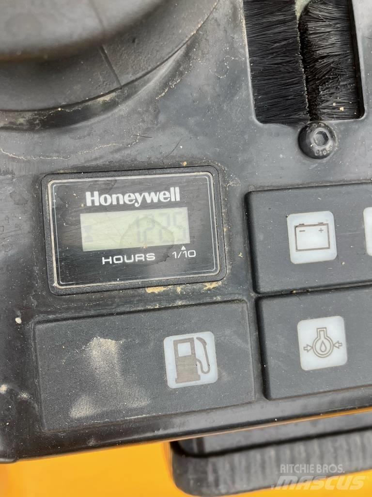 JCB 8010CTS 소형 굴삭기 7톤 미만