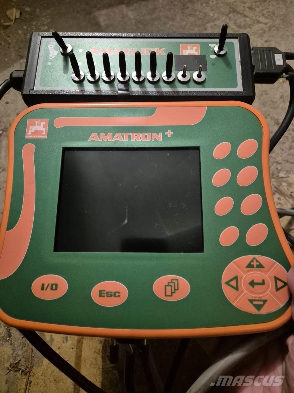 Amazone UX 4200 견인형 분무기