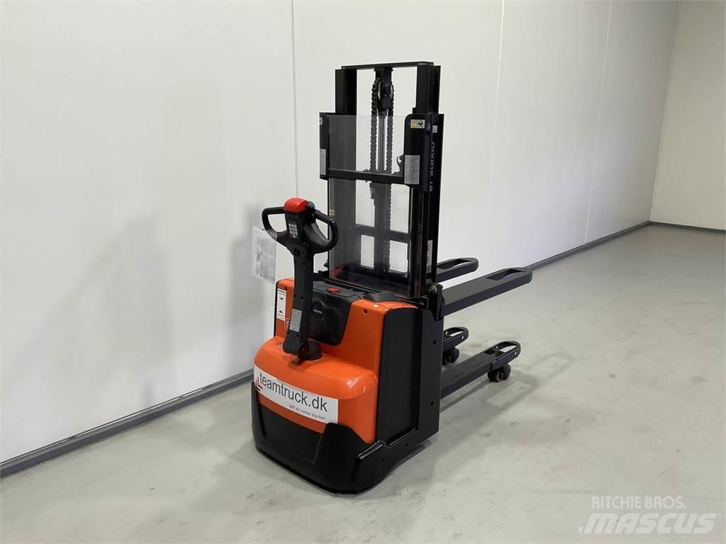 Toyota SWE200D 보행식 리치 지게차