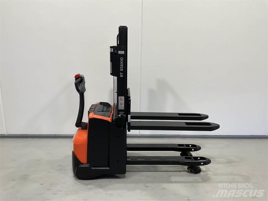 Toyota SWE200D 보행식 리치 지게차