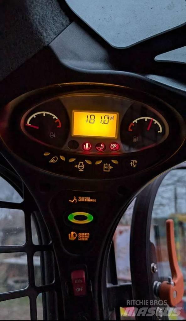 Bobcat T 450  스키드로더