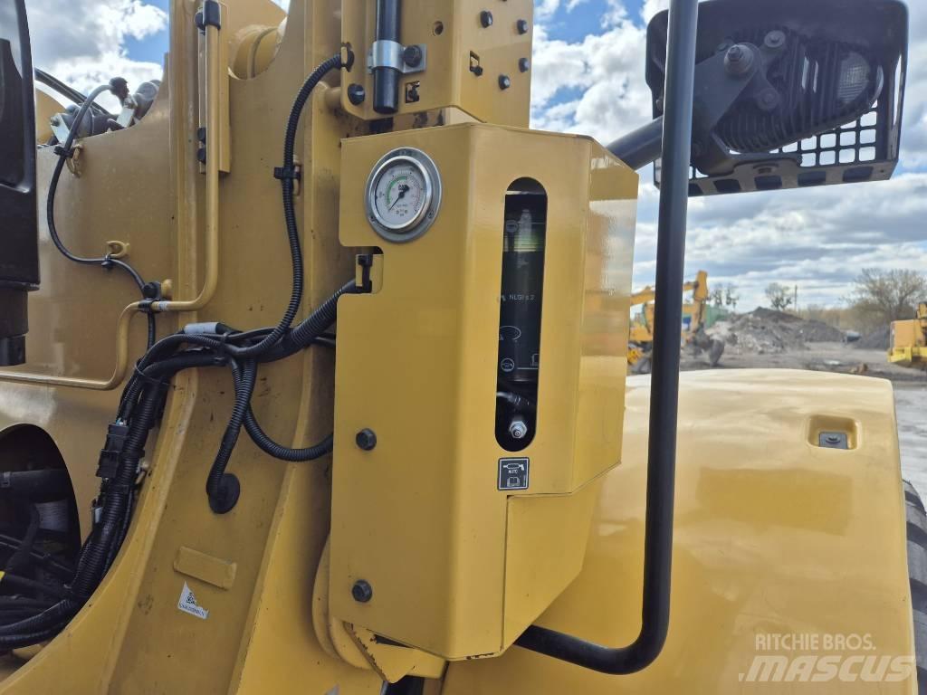 CAT 926M  휠로우더