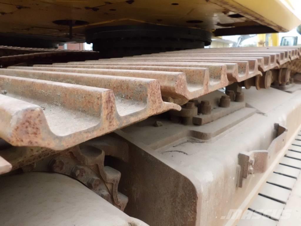 Komatsu PC 450 대형 굴삭기 29톤 이상