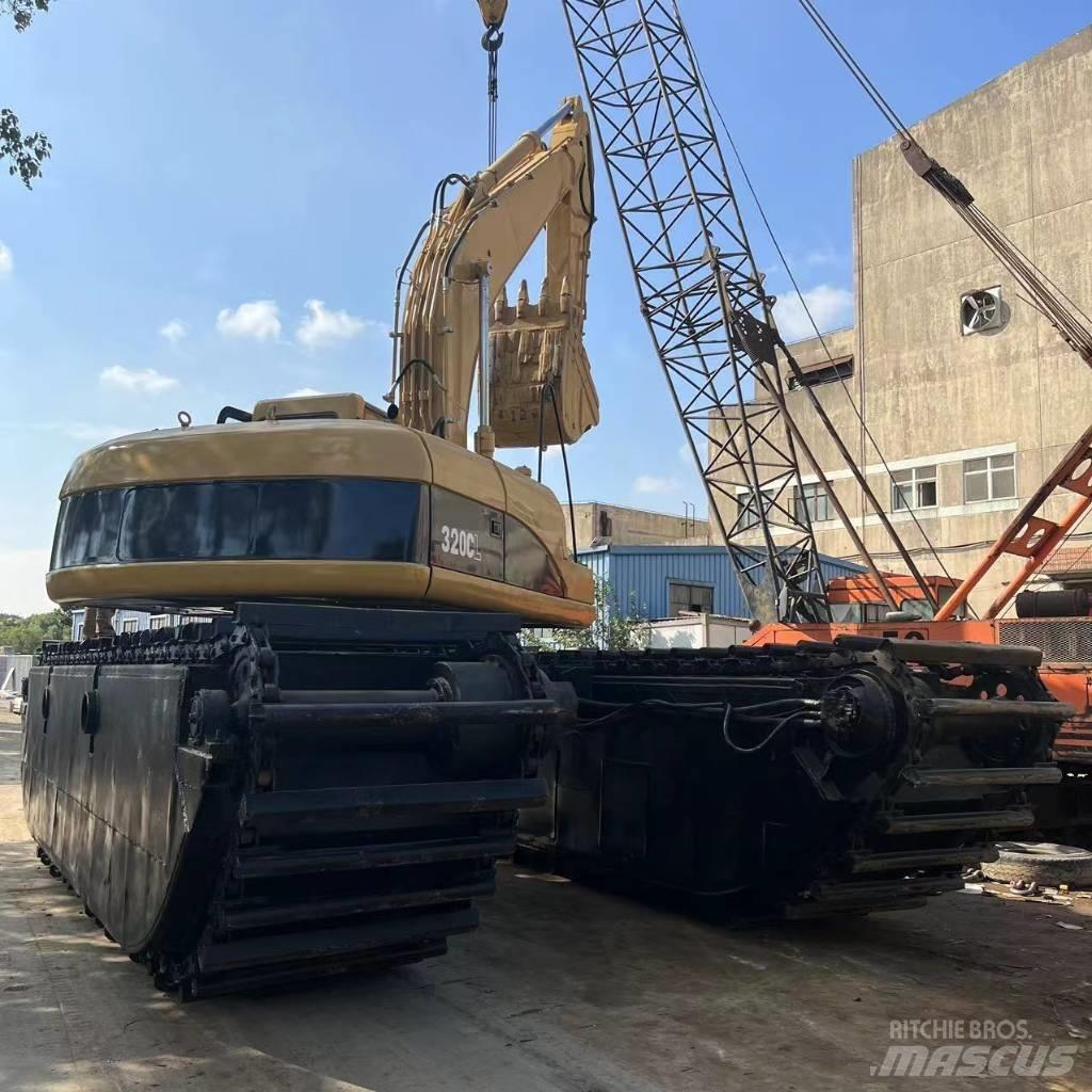 CAT 320 C 수륙양용 굴삭기