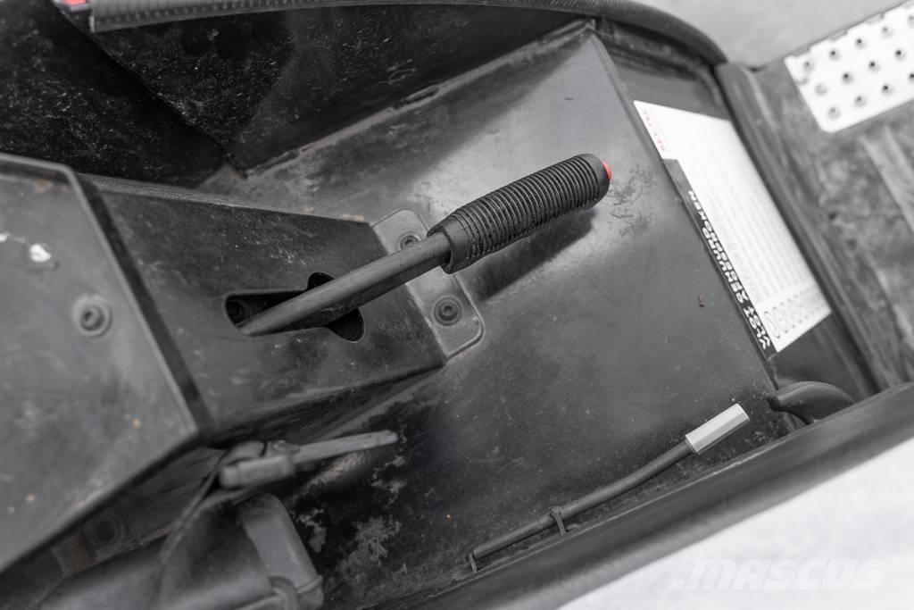 Manitou MLA 3-25 HC 미니 로더