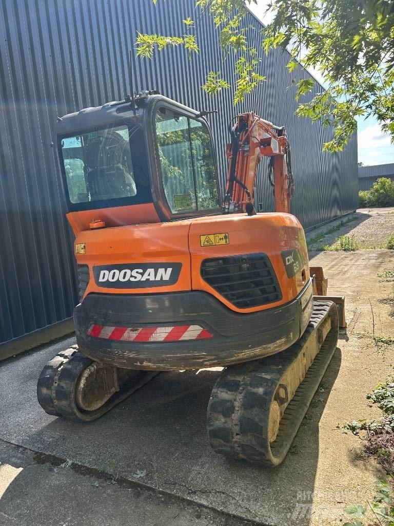 Doosan DX 63-3 소형 굴삭기 7톤 미만