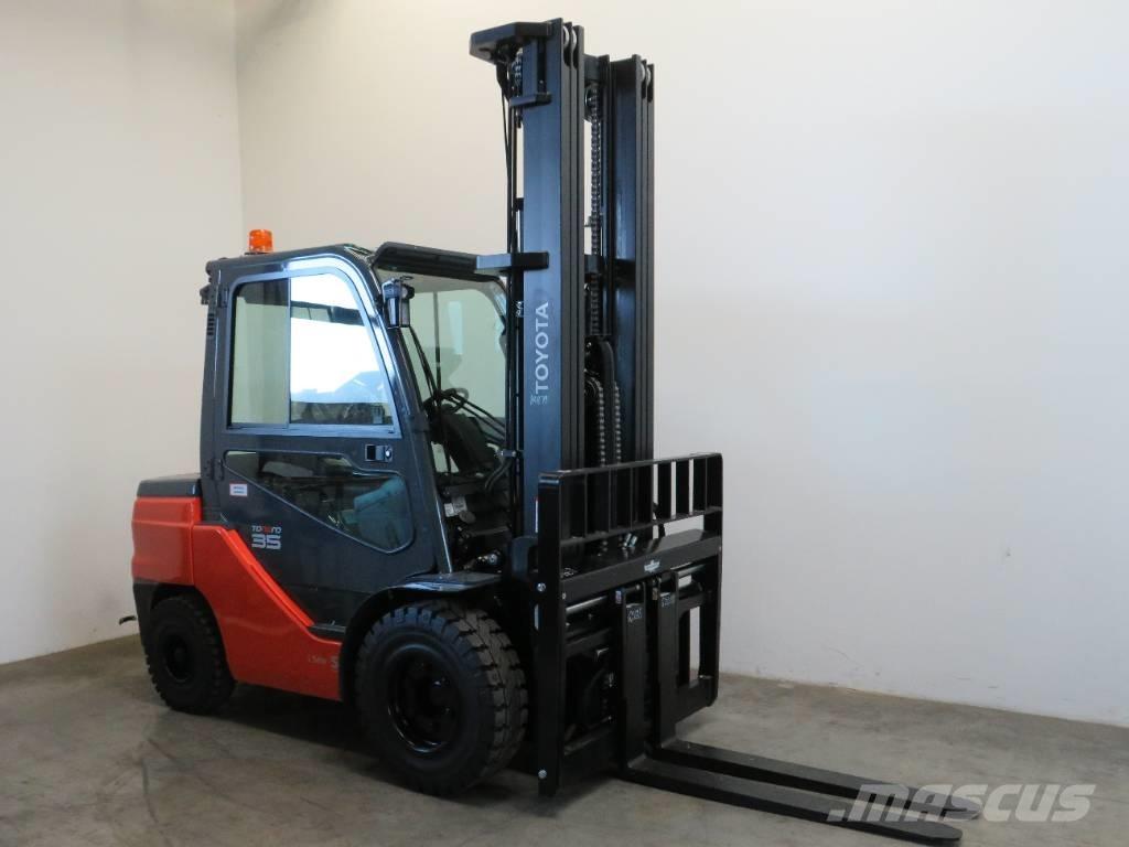 Toyota 8 FDJF 35 디젤 지게차