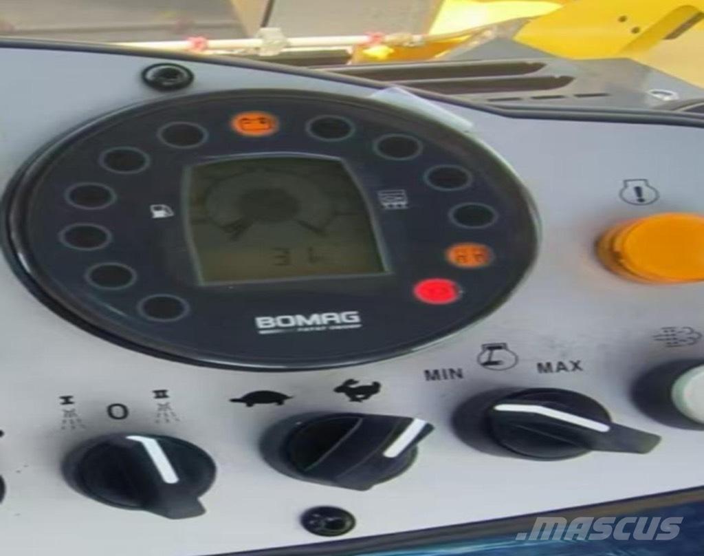 Bomag BW 202 AD-4 트윈 드럼 롤러