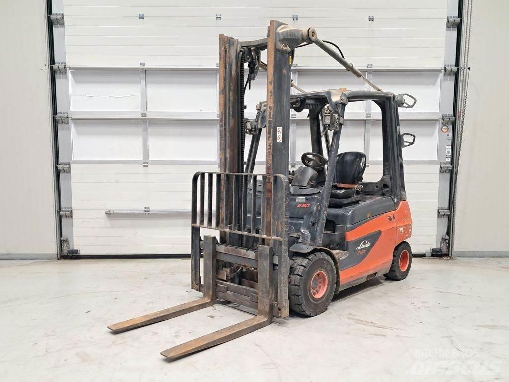 Linde E30-01 전동 지게차