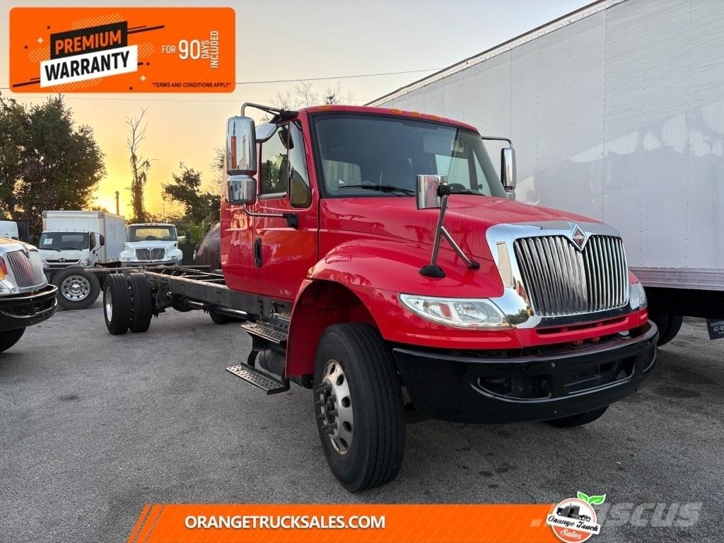 International 4300 새시 운전실 트럭