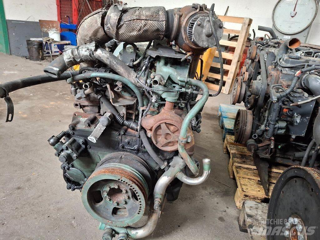 Volvo D7C275 엔진