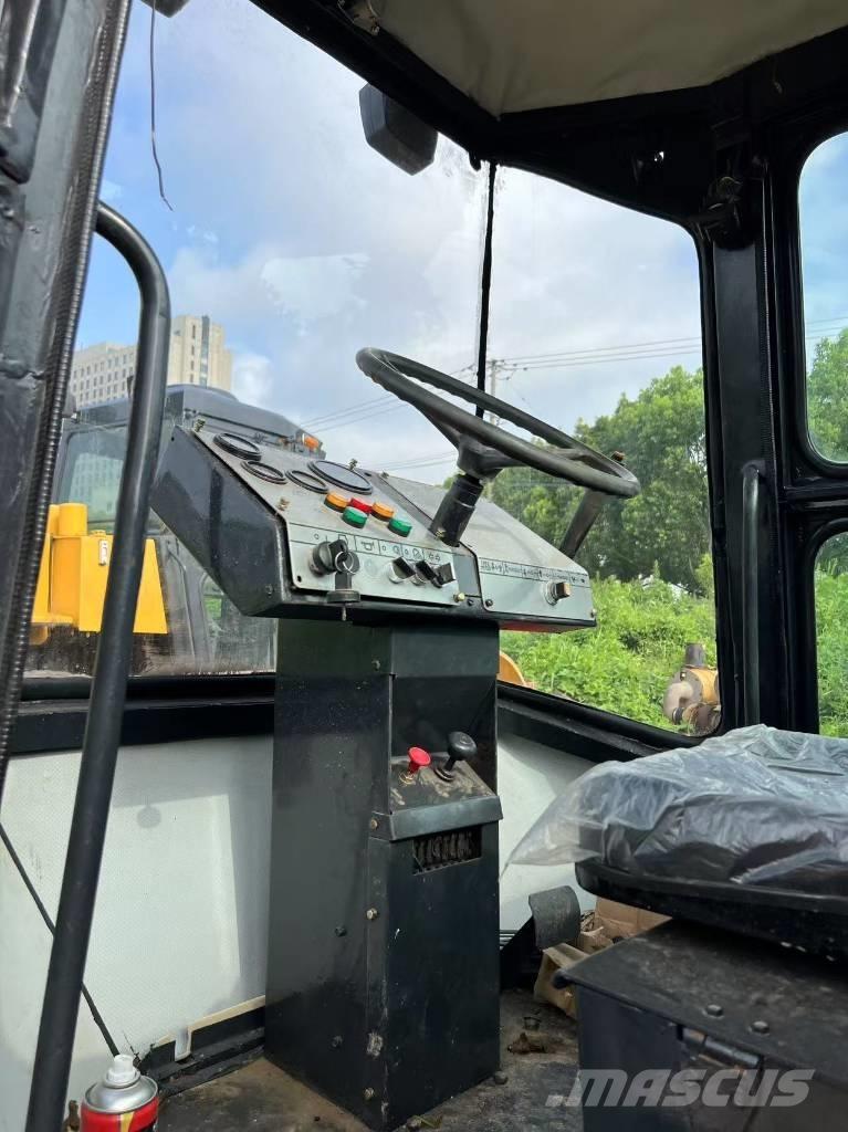 Dynapac CA25D 싱글 드럼 롤러