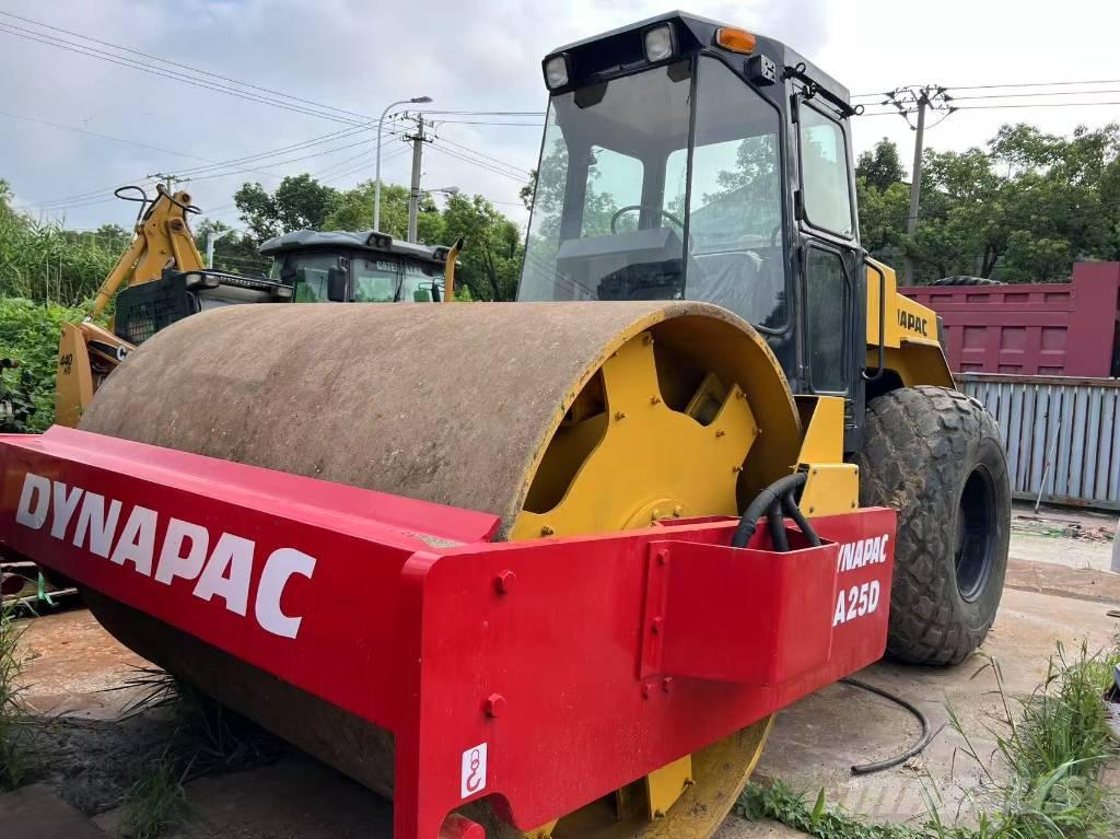 Dynapac CA25D 싱글 드럼 롤러