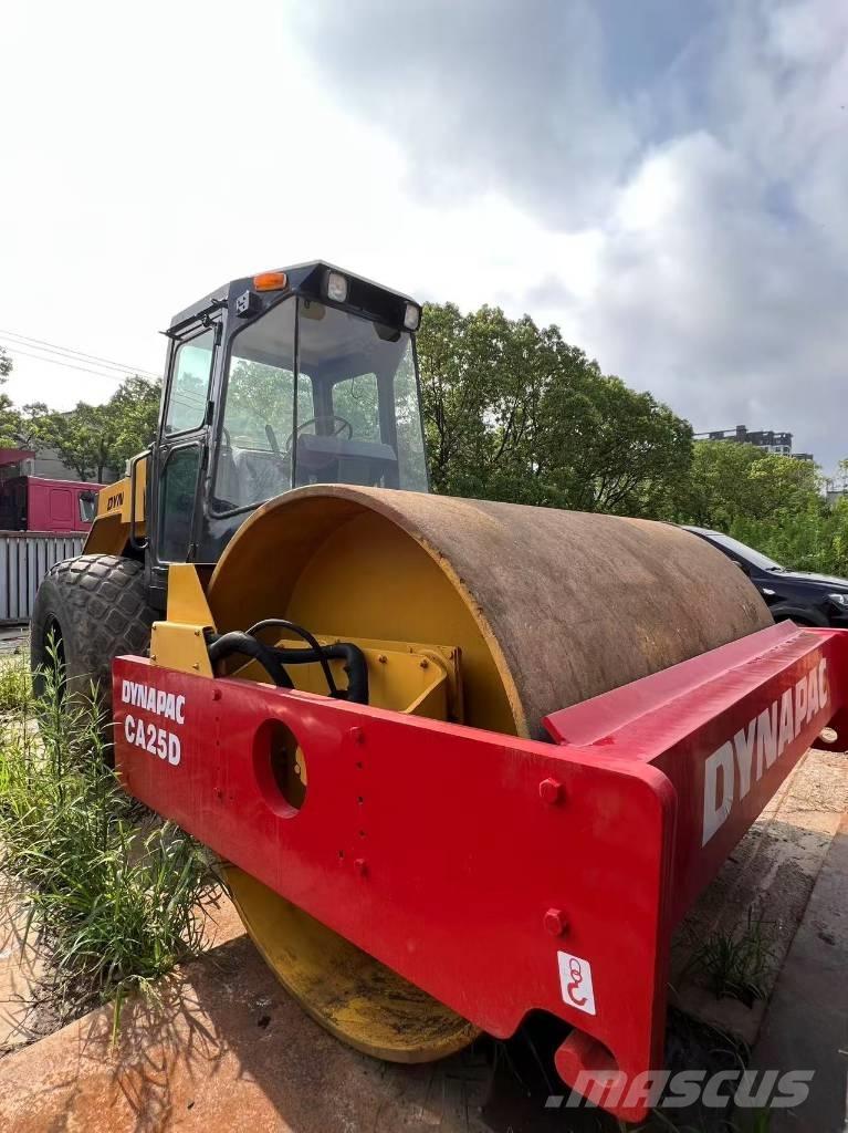 Dynapac CA25D 싱글 드럼 롤러