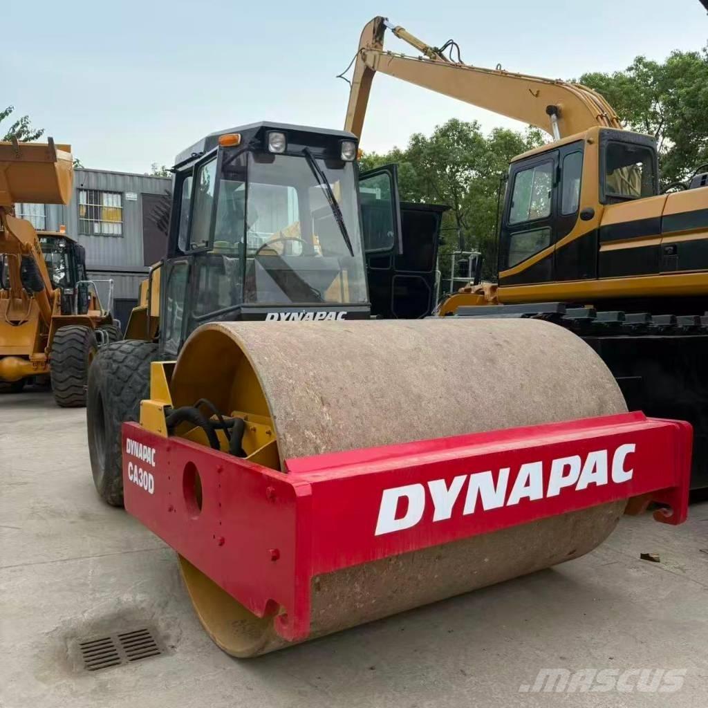 Dynapac CA 30 D 싱글 드럼 롤러
