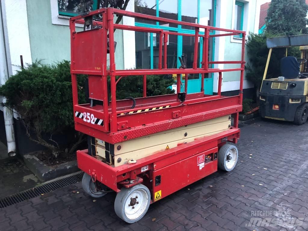 JLG 2030 F3    V-3409 인원/화물 앨리베이터