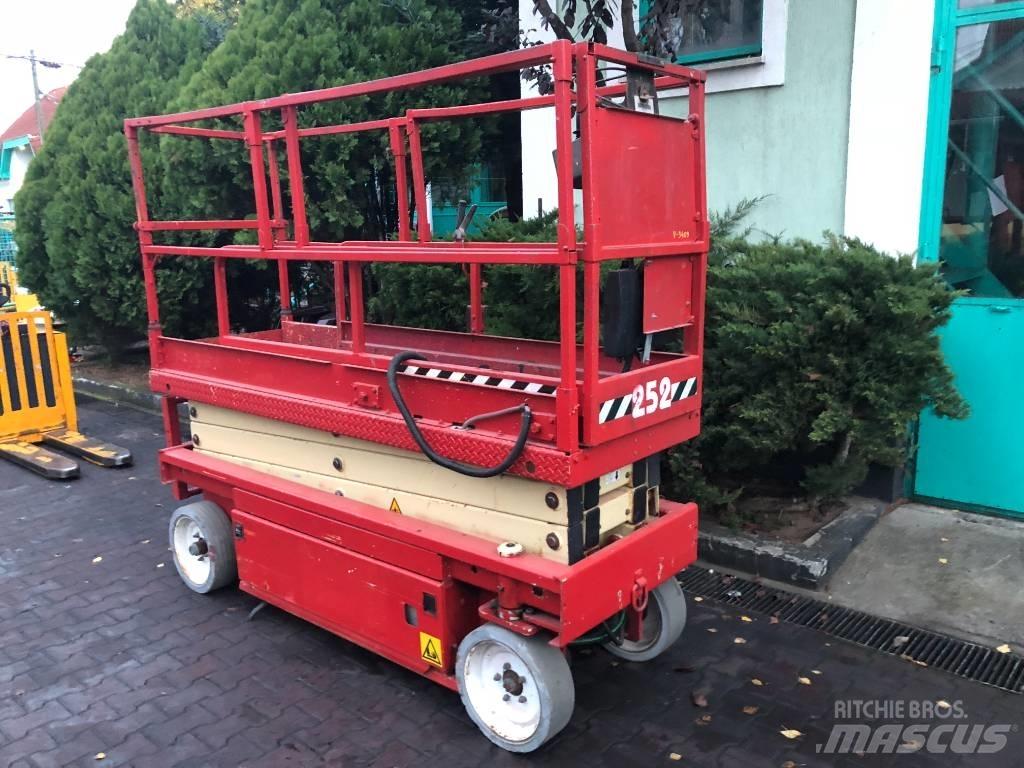 JLG 2030 F3    V-3409 인원/화물 앨리베이터