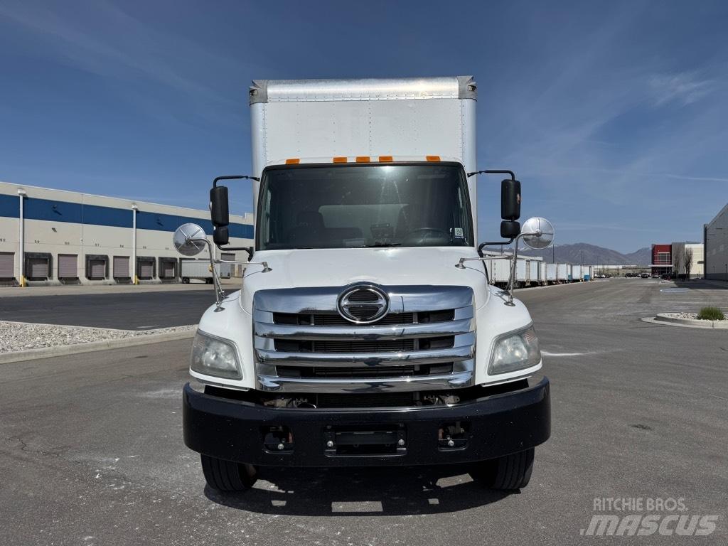 Hino 268 패널 화물차