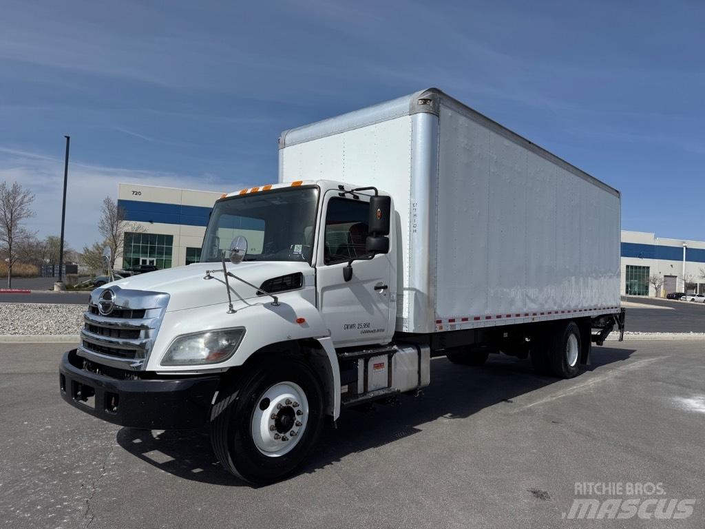 Hino 268 패널 화물차