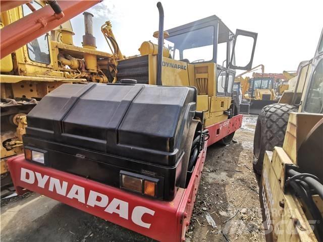 Dynapac CC421 싱글 드럼 롤러