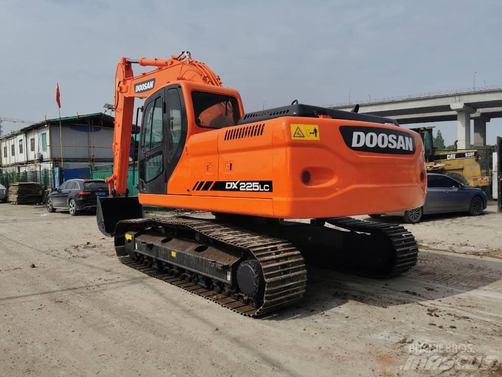 Doosan DX 225 LC 소형 굴삭기 7톤 미만