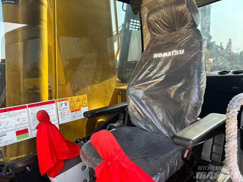 Komatsu PC 240 대형 굴삭기 29톤 이상