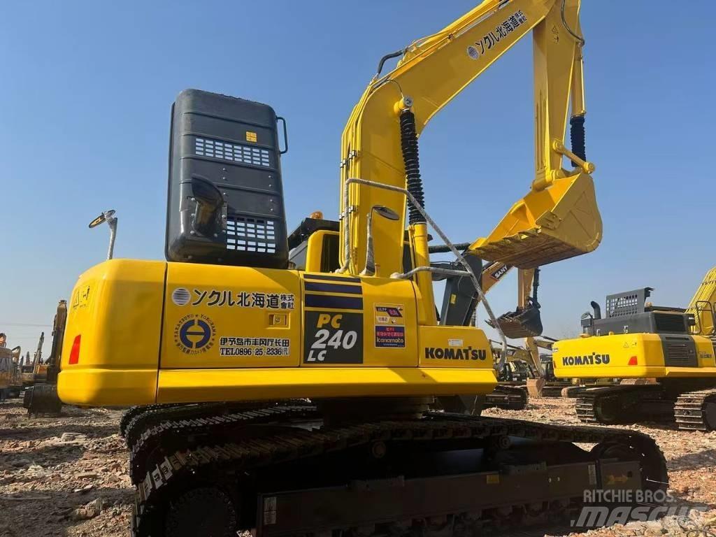 Komatsu PC 240 대형 굴삭기 29톤 이상