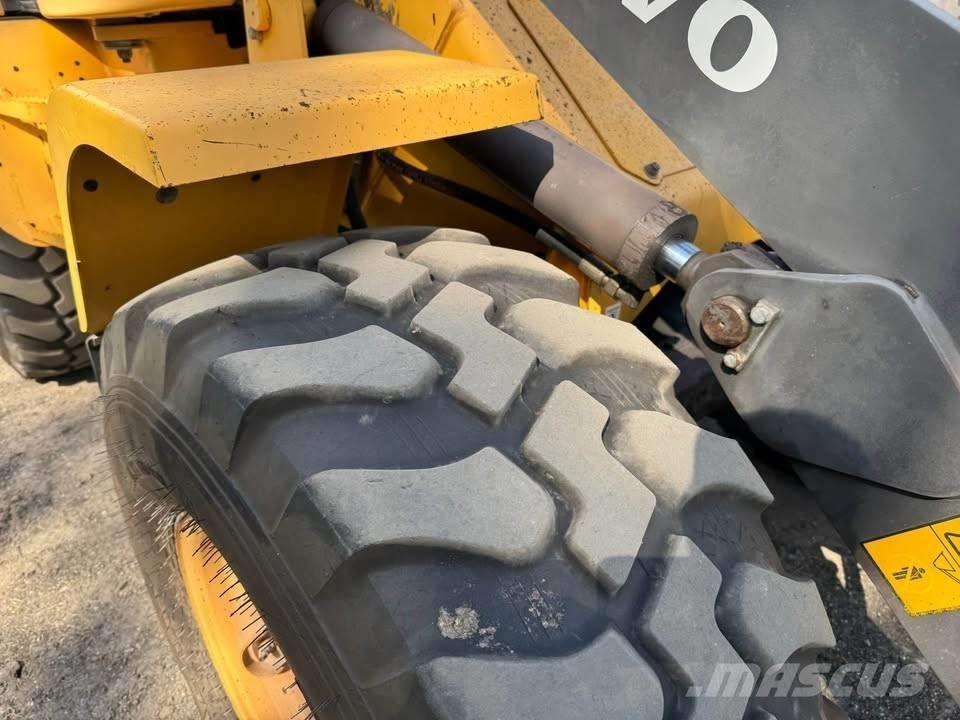 Volvo L 30 G  휠로우더
