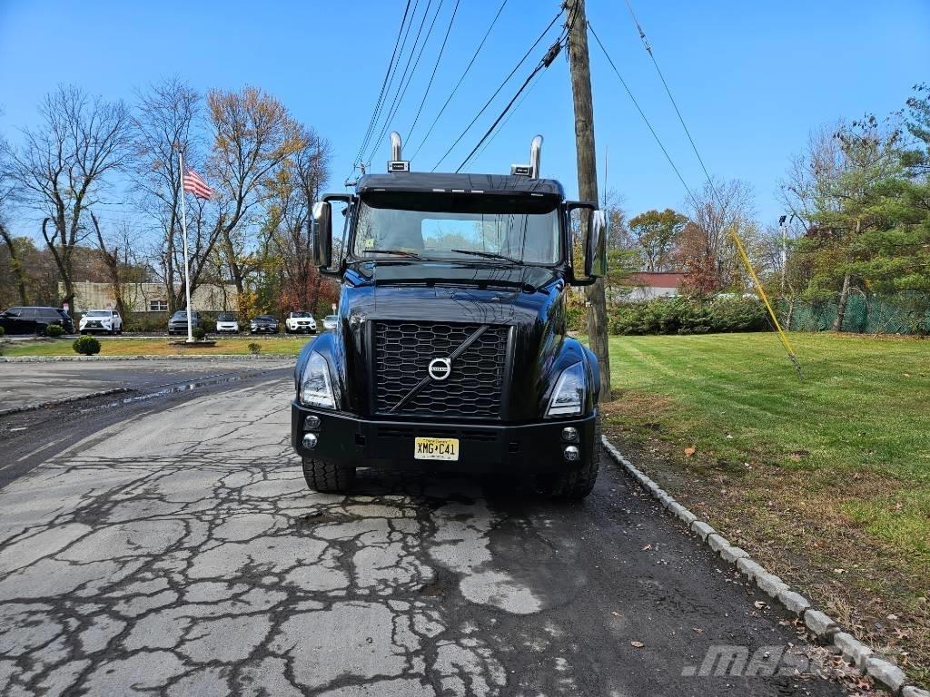 Volvo VNX 64 T300 플랫베드/드롭사이드 트럭