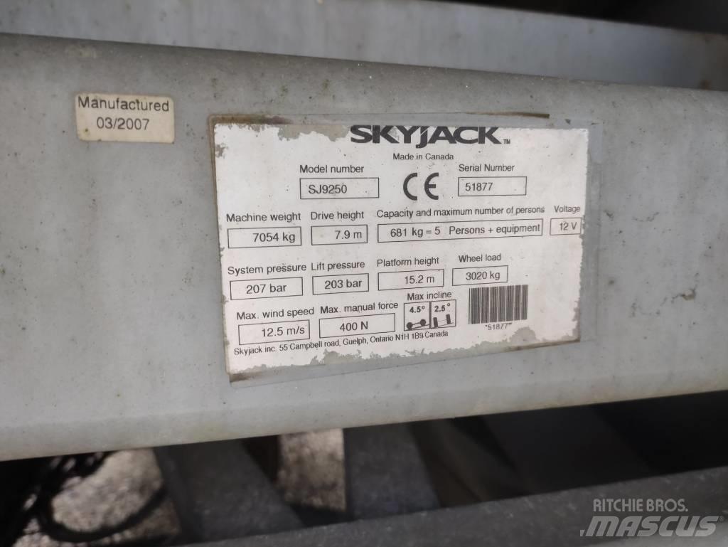 SkyJack SJ 9250 가위형 리프트