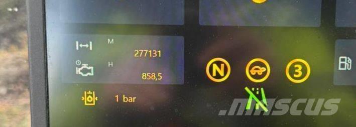 Komatsu 951 XC 원목 하베스터