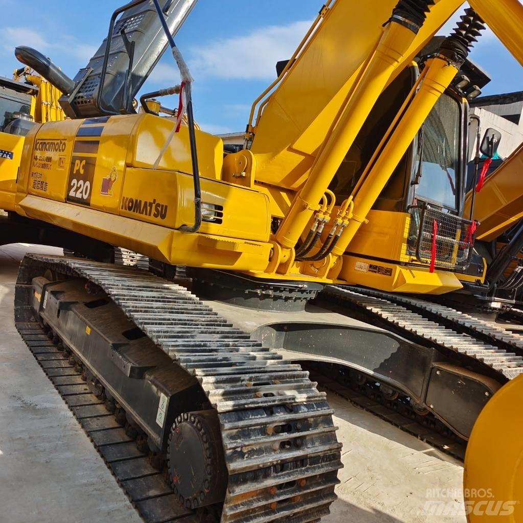 Komatsu PC 220-8 대형 굴삭기 29톤 이상