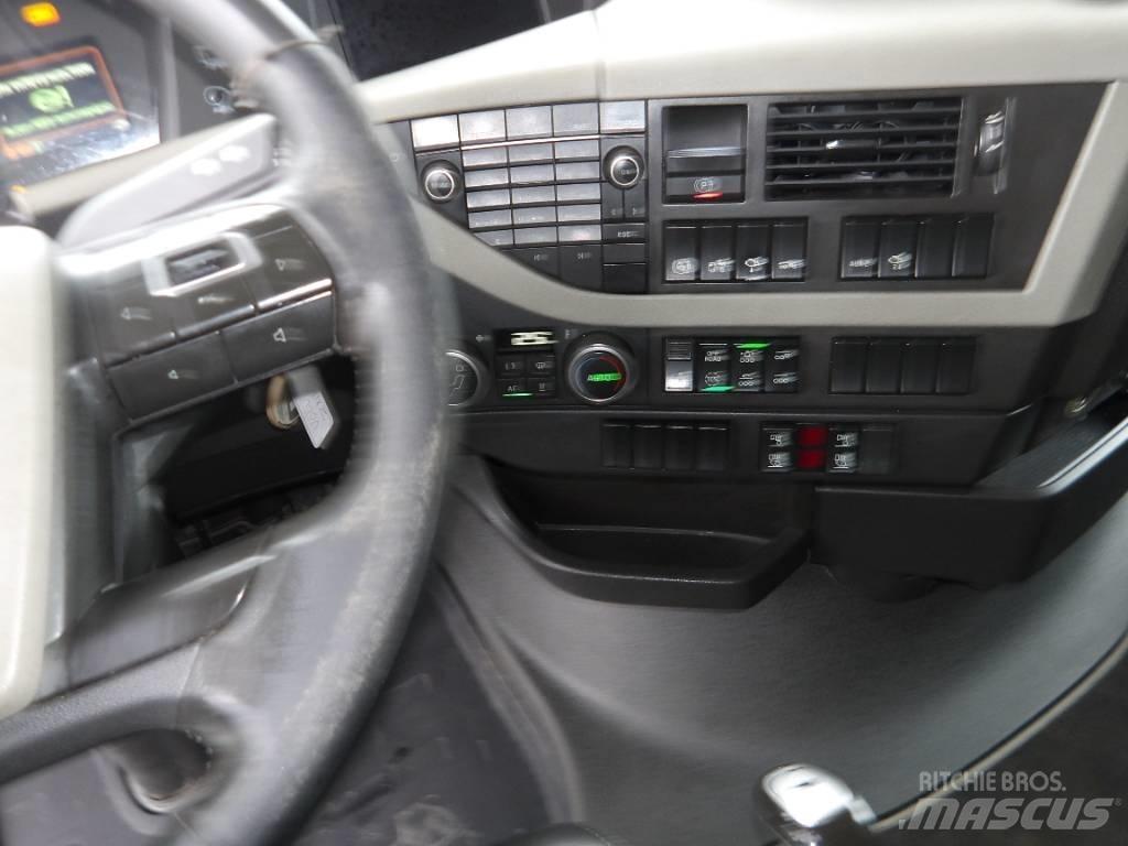 Volvo FH 540 8x4 훅 리프트 트럭
