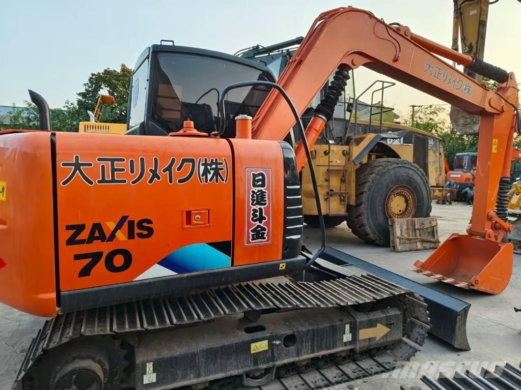 Hitachi ZX 70 중형굴삭기 7톤-28톤