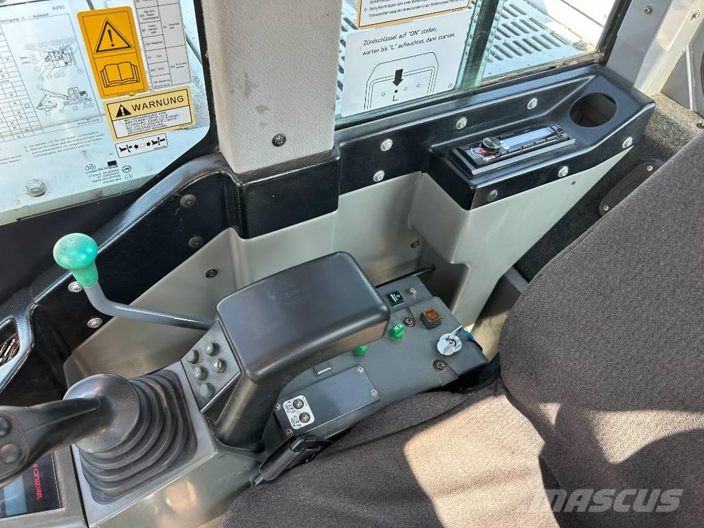 Takeuchi TB 1140 대형 굴삭기 29톤 이상