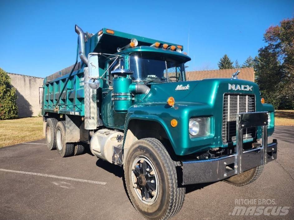 Mack 690S 덤프 트럭