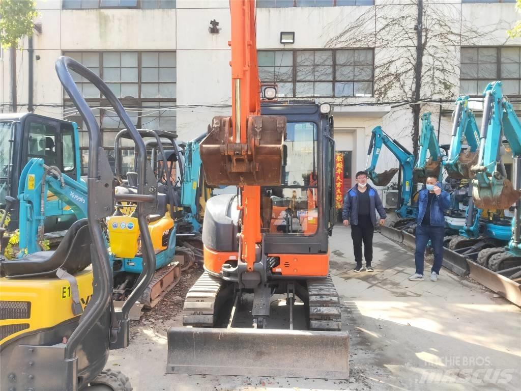 Hitachi ZX 30 U 소형 굴삭기 7톤 미만