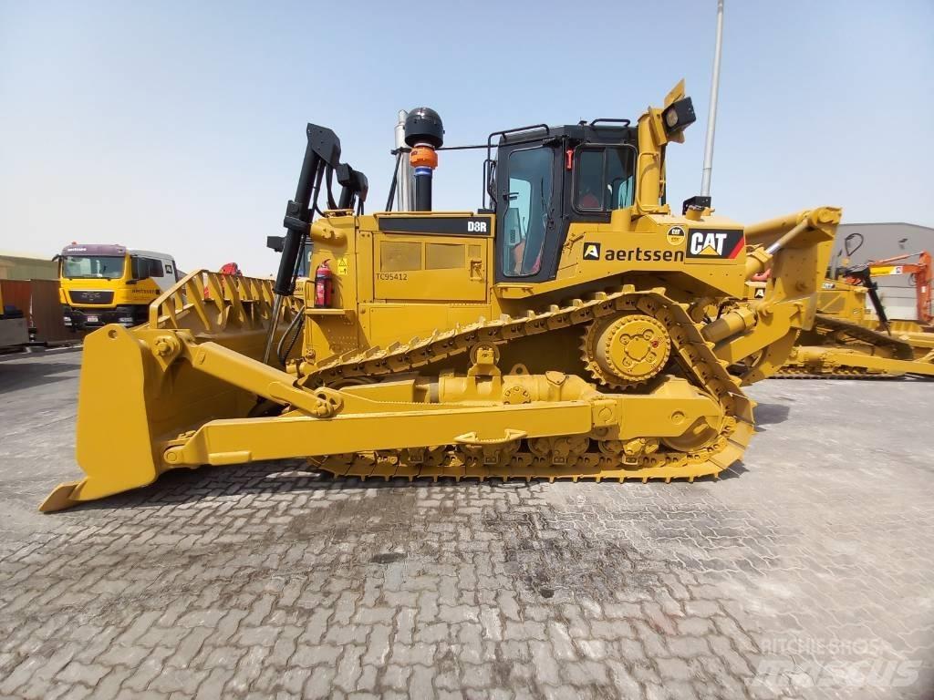 CAT D8R (Abu Dhabi) 크롤러 도저