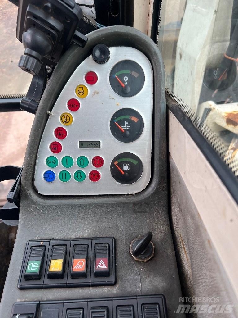 Terex Schaeff HML32  휠 굴삭기