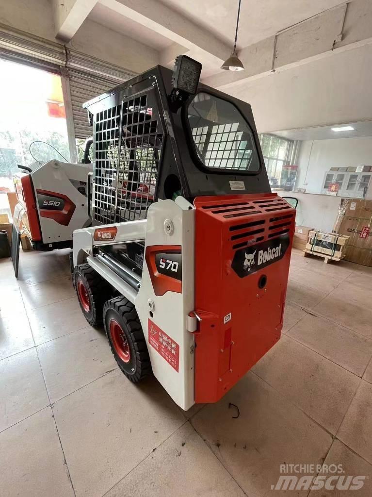 Bobcat S 70  스키드로더