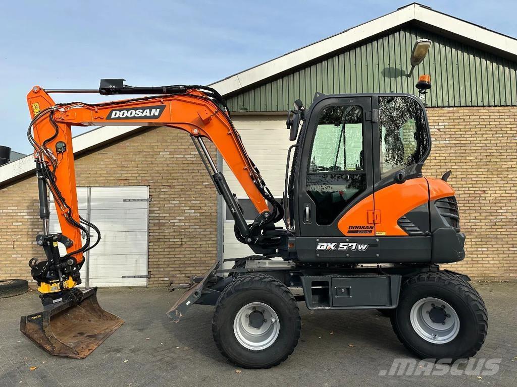 Doosan DX57W-7  휠 굴삭기