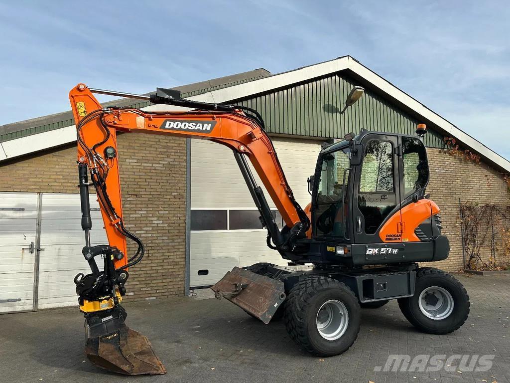 Doosan DX57W-7  휠 굴삭기