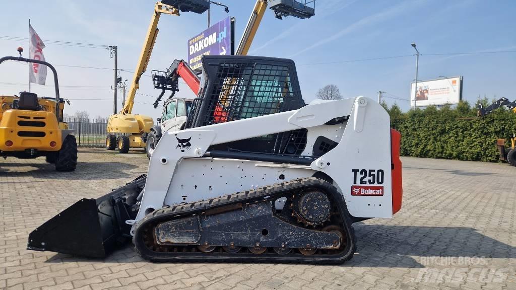 Bobcat T 250 궤도식 로우더