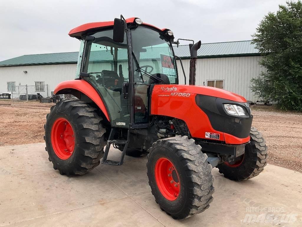 Kubota M 7060 트랙터