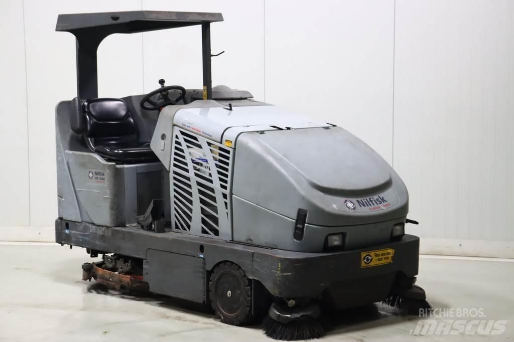 Nilfisk CR1200 도로 청소차