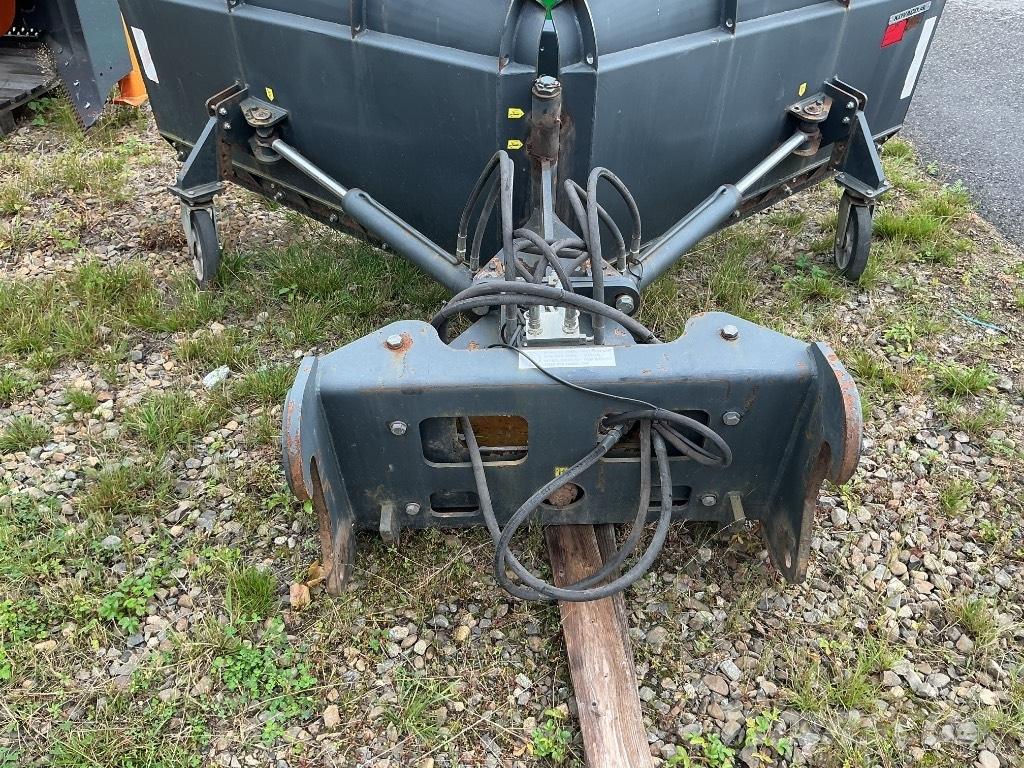 Kovaco Nivelaura 320 제설 블레이드 및 제설기