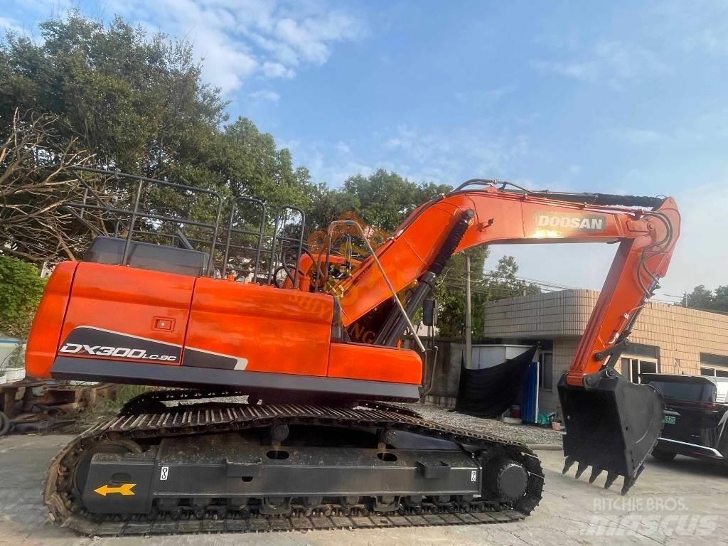 Doosan DX 300 대형 굴삭기 29톤 이상