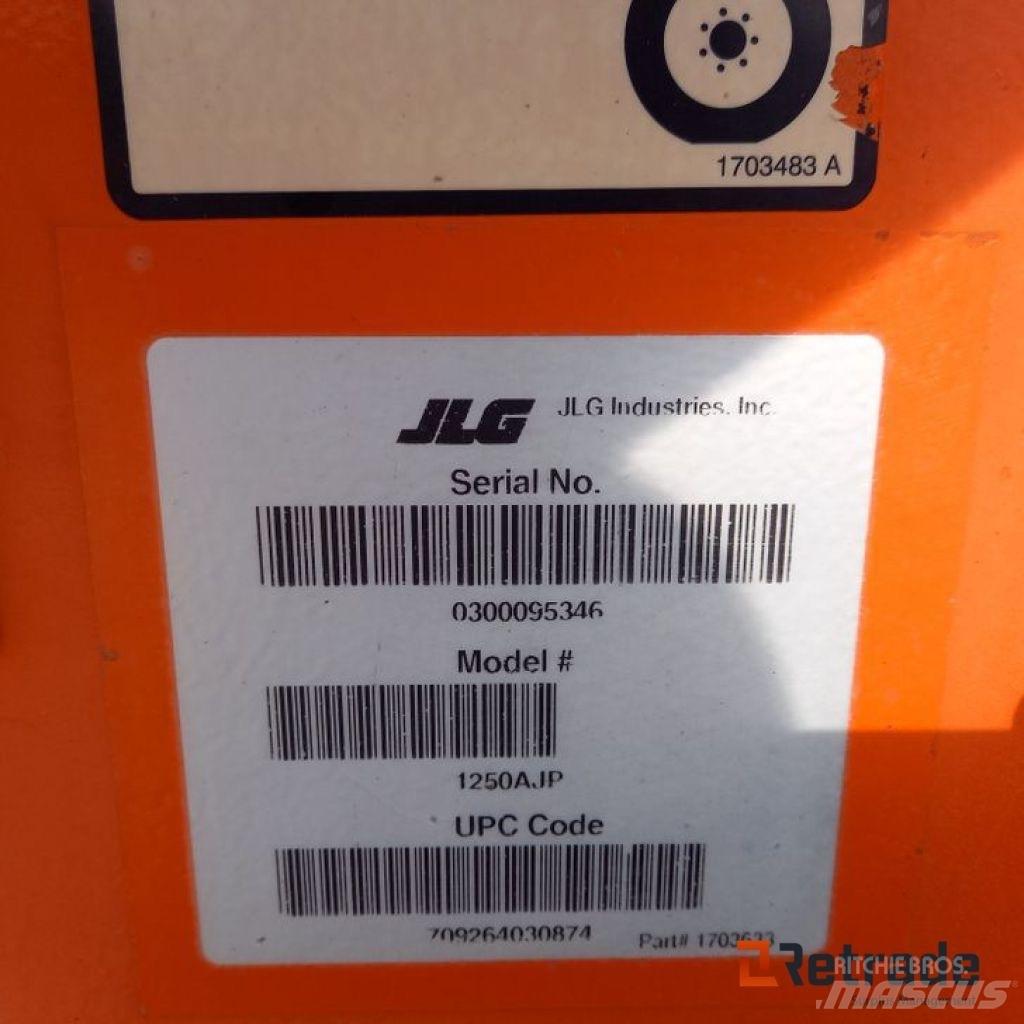 JLG 1250 AJP 관절형 전동이동 리프트