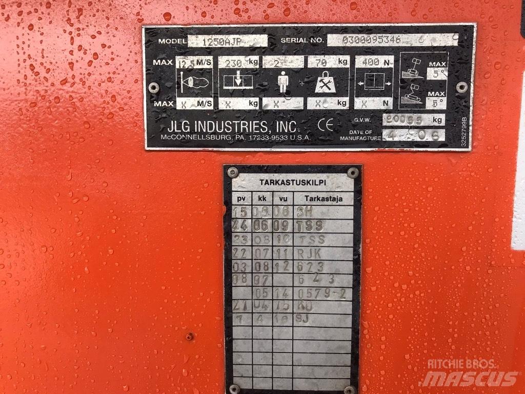 JLG 1250 AJP 관절형 전동이동 리프트